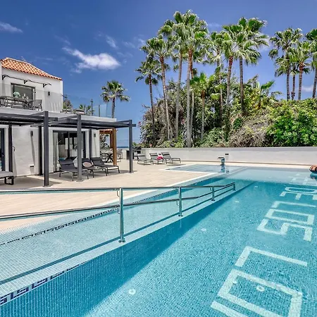 Modern With Elevator, Patio Kitchen, Loro Parque View & Heated Pool Appartement *