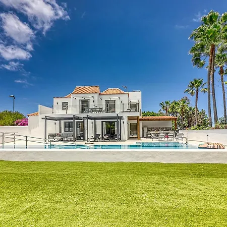 Appartement Modern With Elevator, Patio Kitchen, Loro Parque View & Heated Pool *