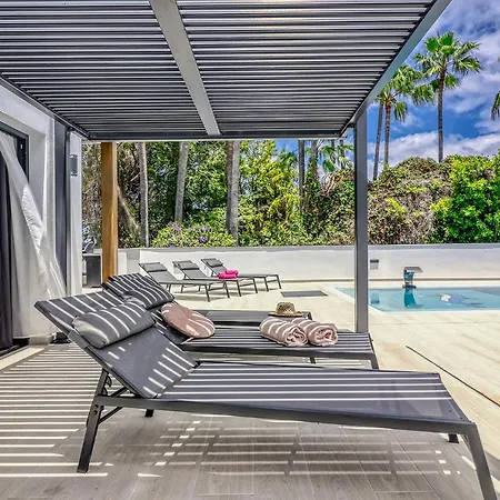 Appartement Modern With Elevator, Patio Kitchen, Loro Parque View & Heated Pool *