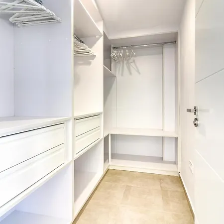 Modern With Elevator, Patio Kitchen, Loro Parque View & Heated Pool Puerto de la Cruz (Tenerife)