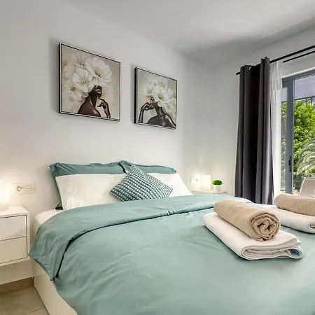 Modern With Elevator, Patio Kitchen, Loro Parque View & Heated Pool Apartment Puerto de la Cruz (Tenerife)