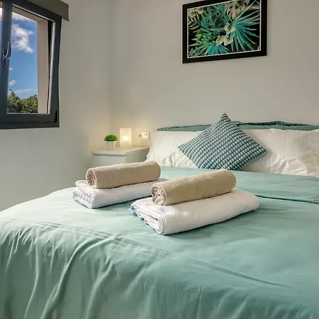 Modern With Elevator, Patio Kitchen, Loro Parque View & Heated Pool Apartment Puerto de la Cruz (Tenerife)