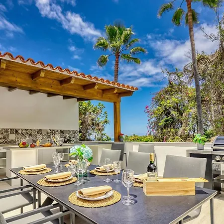 Modern With Elevator, Patio Kitchen, Loro Parque View & Heated Pool Apartment