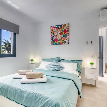 Apartment Modern With Elevator, Patio Kitchen, Loro Parque View & Heated Pool